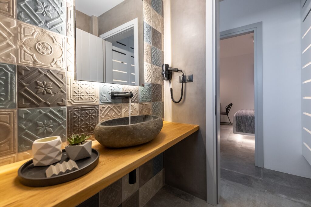Manesis in Milos Bentonite Suite 02