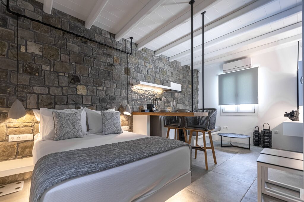 Manesis in Milos Kaolin Suite 2