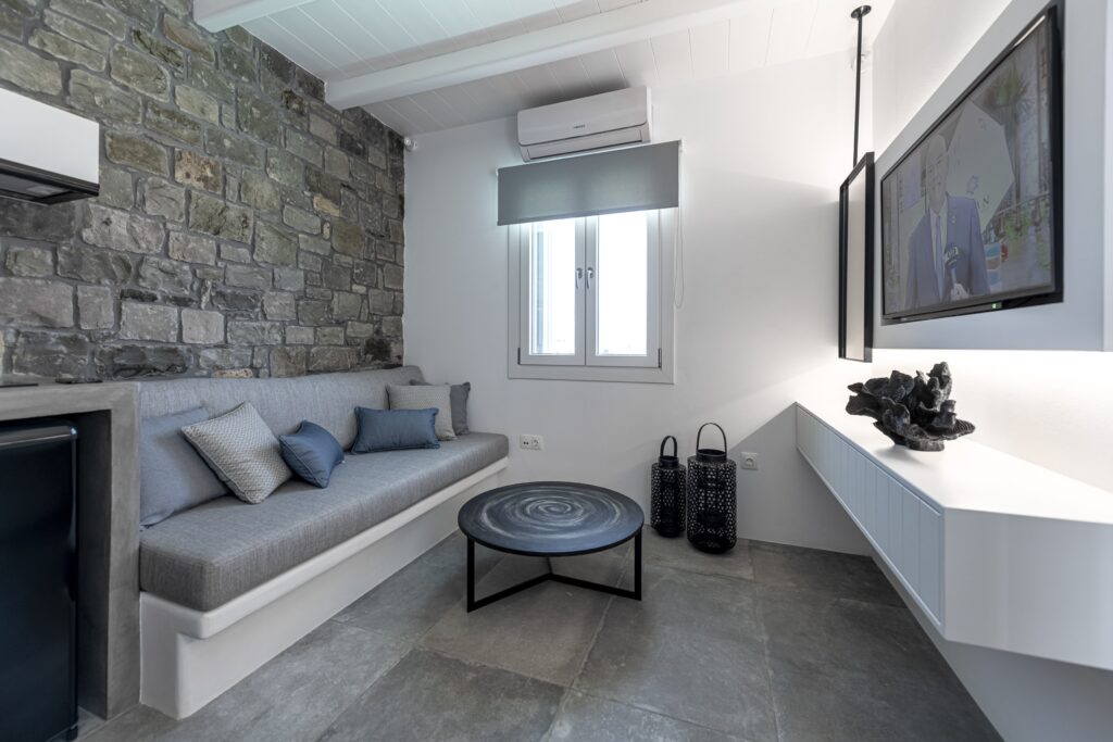 Manesis in Milos Kaolin Suite 3