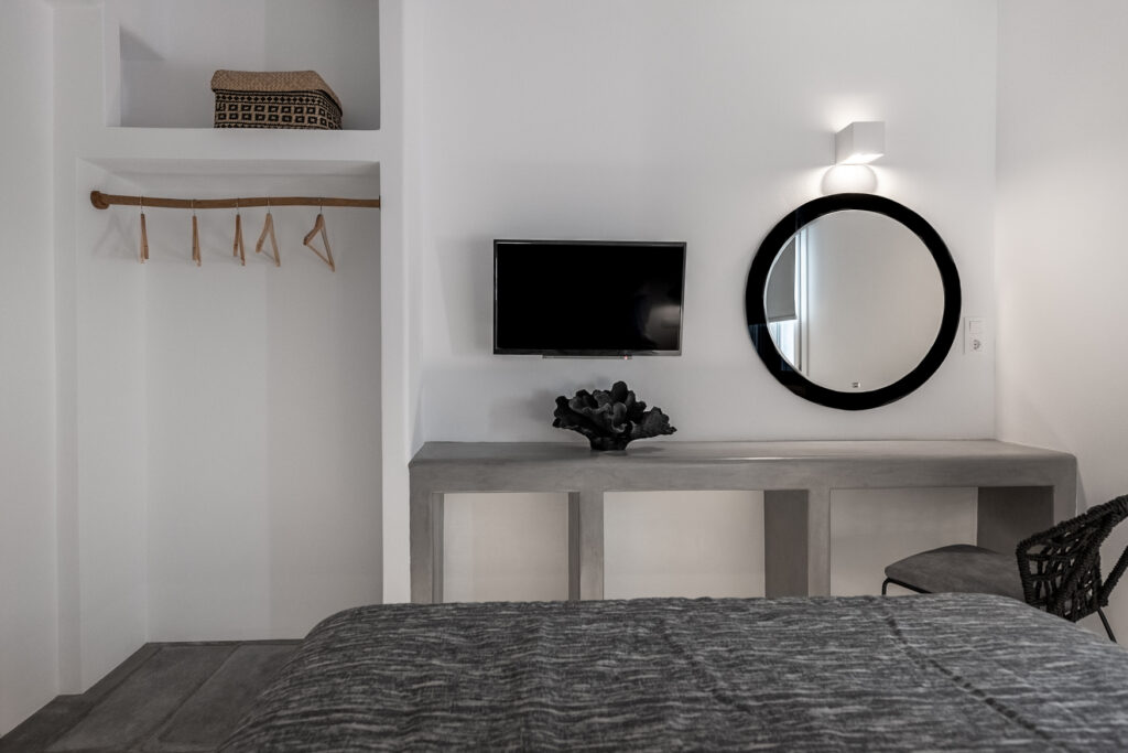 Manesis-in-Milos-Barite-Suite-2.jpg
