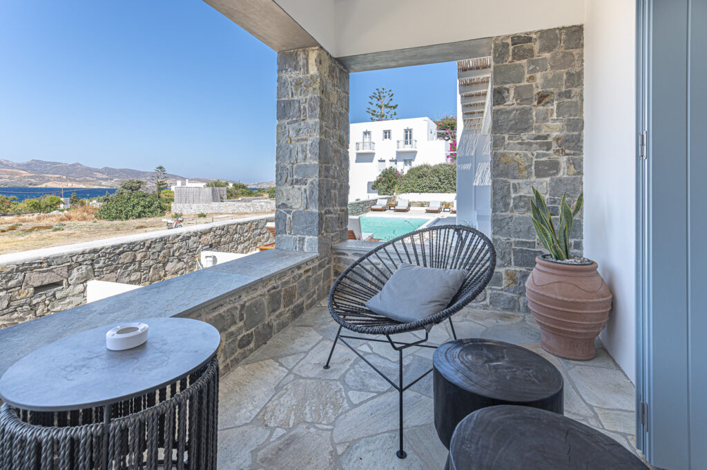 Manesis-in-Milos-Bentonite-Suite-11.jpg