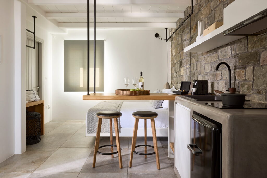 Manesis Suites in Milos Opsidian Suite 1