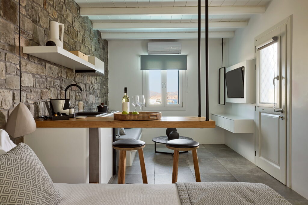 Manesis Suites in Milos Opsidian Suite 3